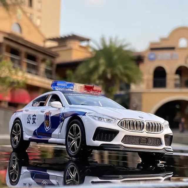 BMW M8 - 1/32